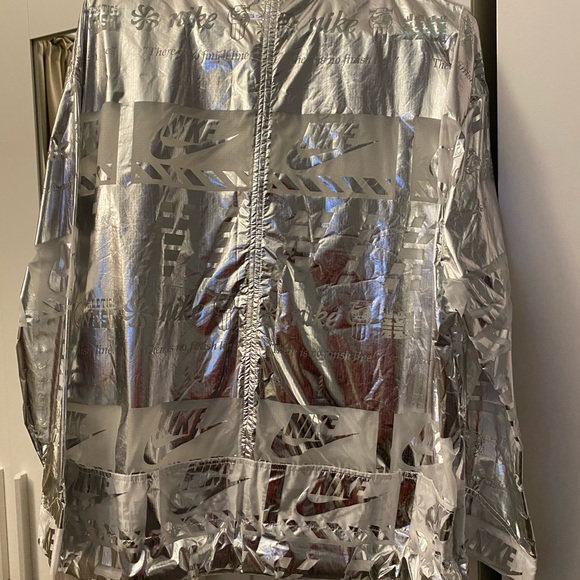 Nike Silver Windbreaker - Picture 2 of 2